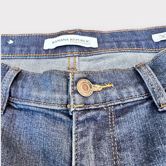 Banana Republic Cut-off Girlfriend Shorts Size 30" Mid Rise 2 1/2" Inseam Raw - Picture 4 of 7